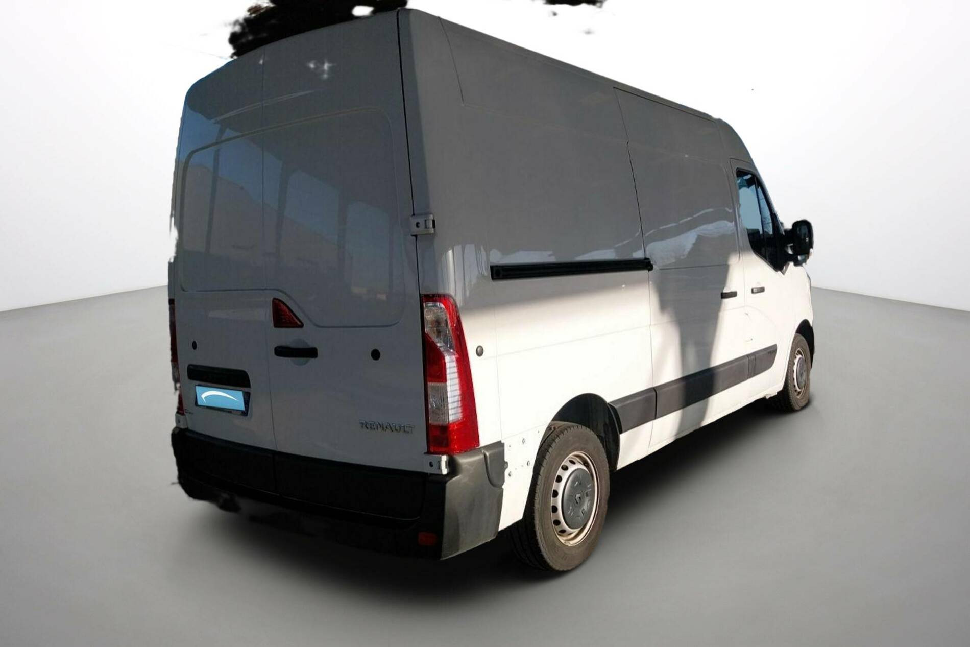 Vente en ligne Renault Master Fourgon MASTER FGN TRAC F3500 L2H2 BLUE DCI 135 au prix de 27 960 €