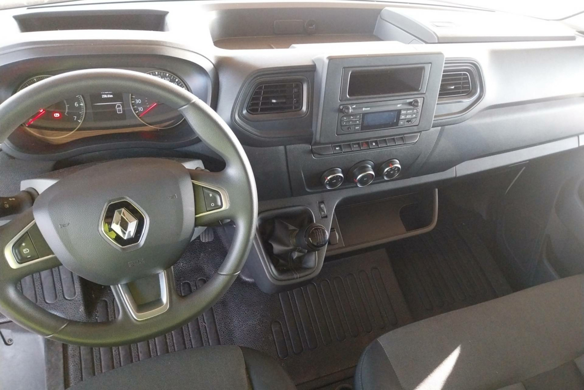 Vente en ligne Renault Master Fourgon MASTER FGN TRAC F3500 L2H2 BLUE DCI 135 au prix de 27 960 €