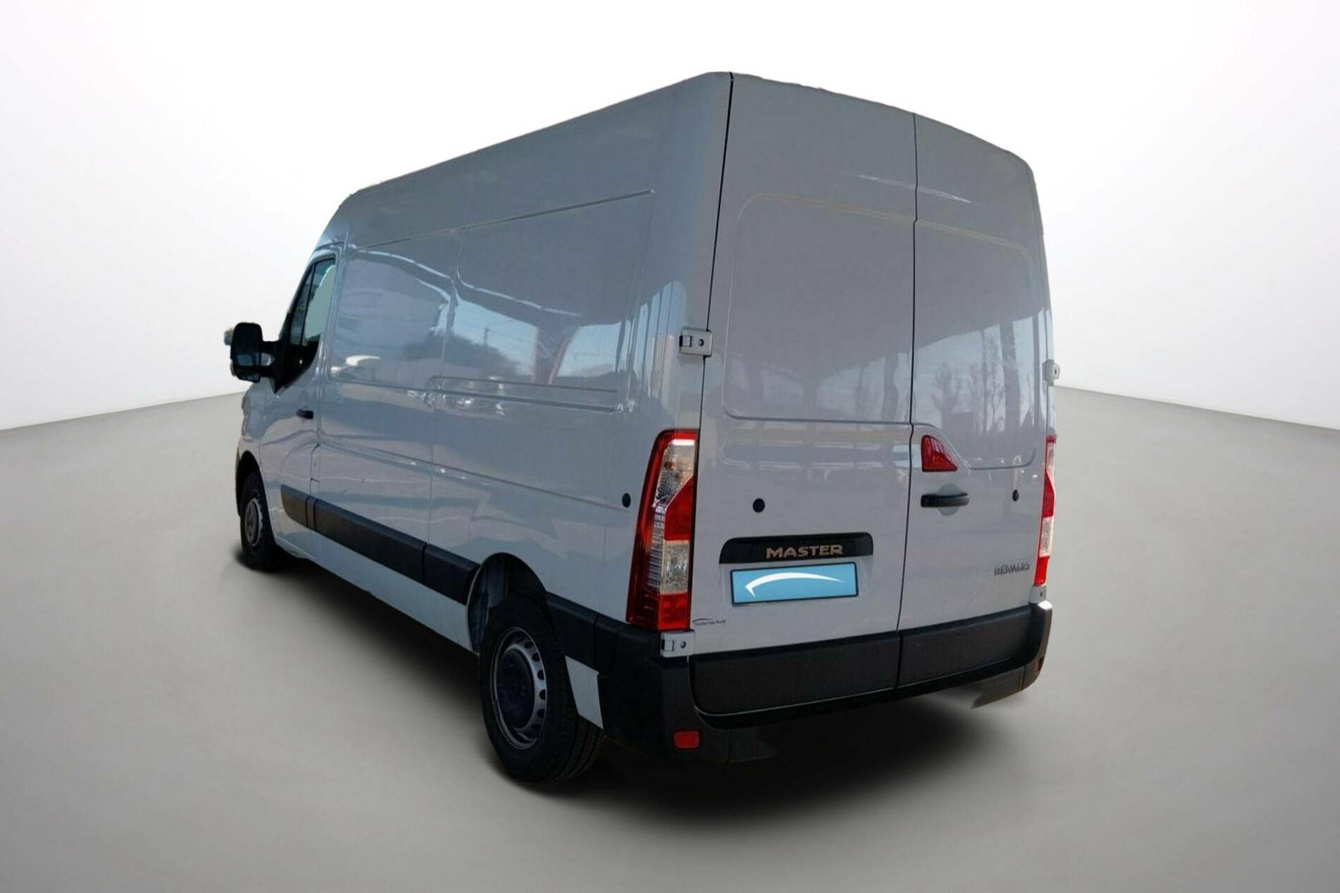 Vente en ligne Renault Master Fourgon MASTER FGN TRAC F3500 L2H2 BLUE DCI 135 au prix de 27 960 €