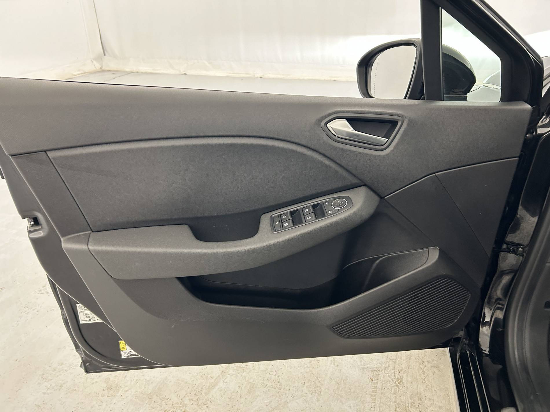 Vente en ligne Renault Clio 5 Clio E-Tech 140 - 21N au prix de 14 370 €