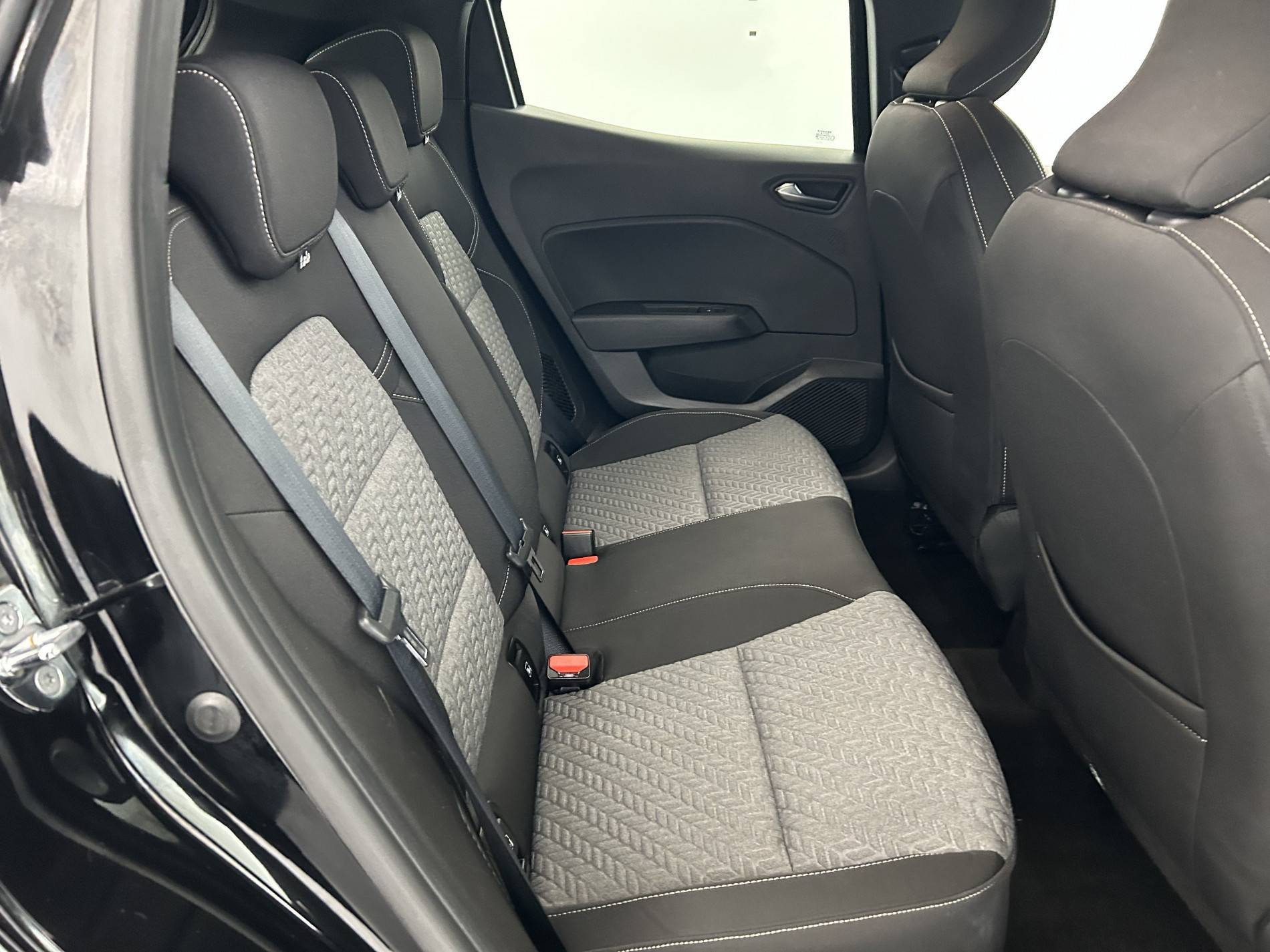 Vente en ligne Renault Clio 5 Clio E-Tech 140 - 21N au prix de 14 370 €