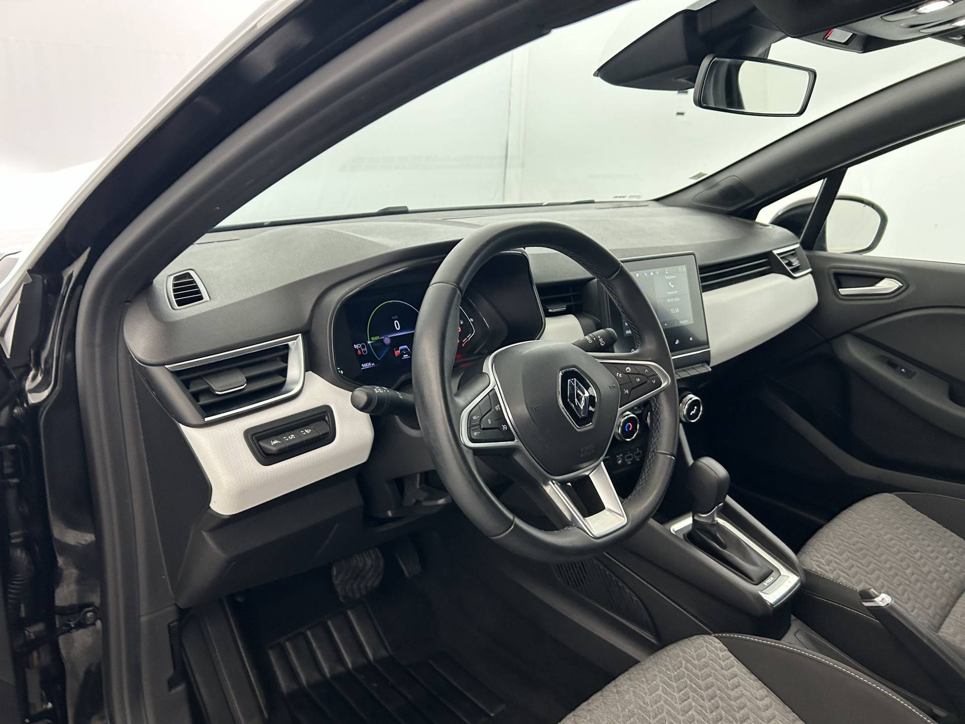 Vente en ligne Renault Clio 5 Clio E-Tech 140 - 21N au prix de 14 370 €