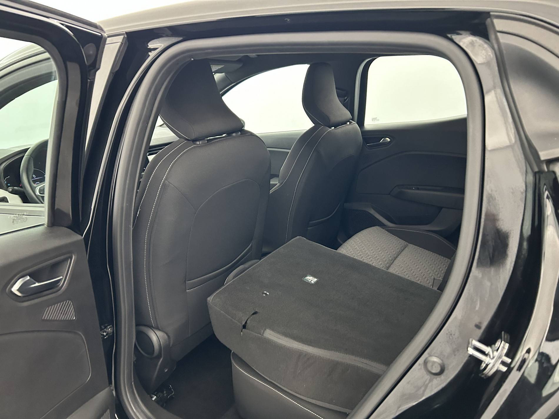 Vente en ligne Renault Clio 5 Clio E-Tech 140 - 21N au prix de 14 370 €