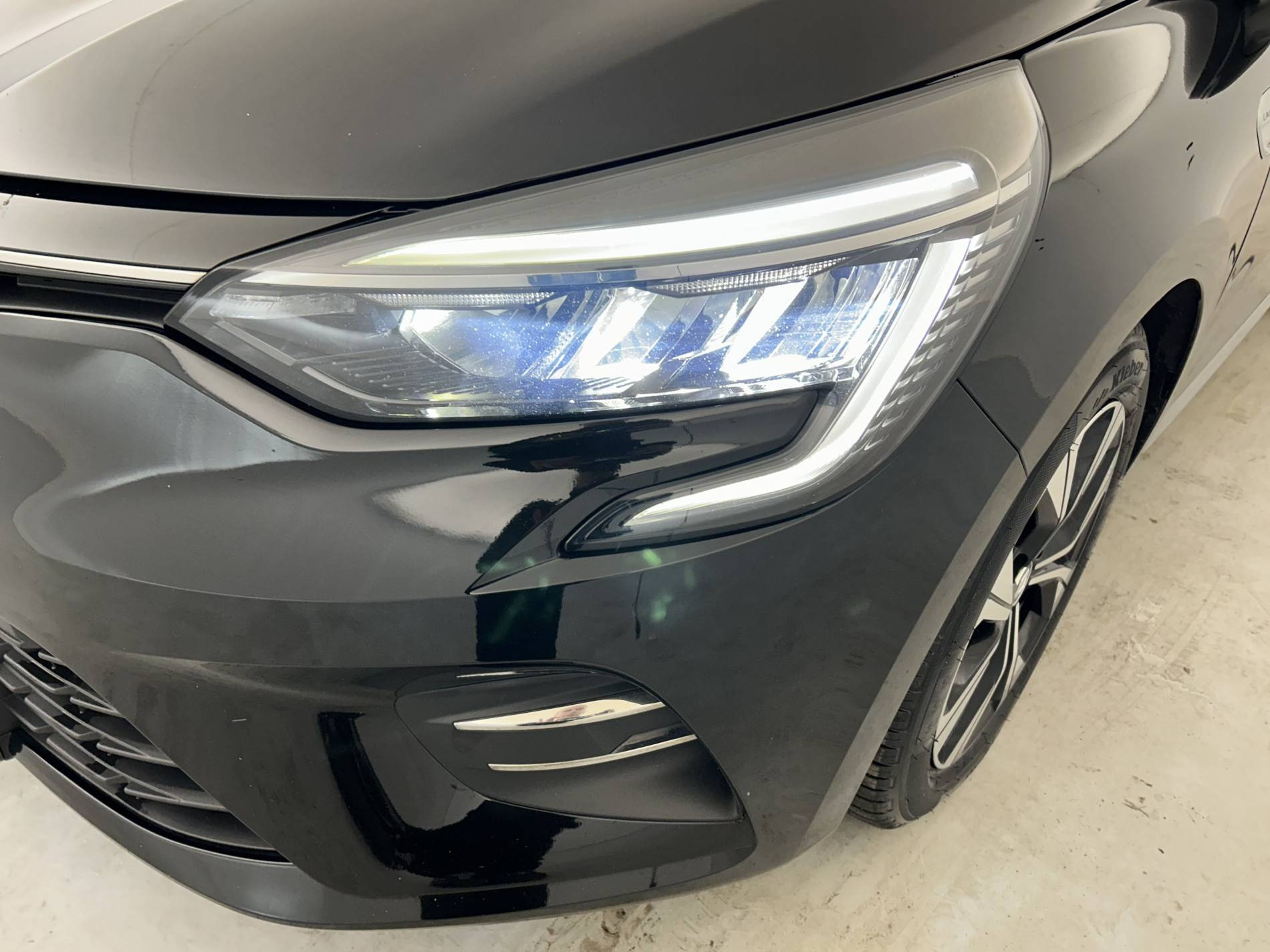 Vente en ligne Renault Clio 5 Clio E-Tech 140 - 21N au prix de 14 370 €