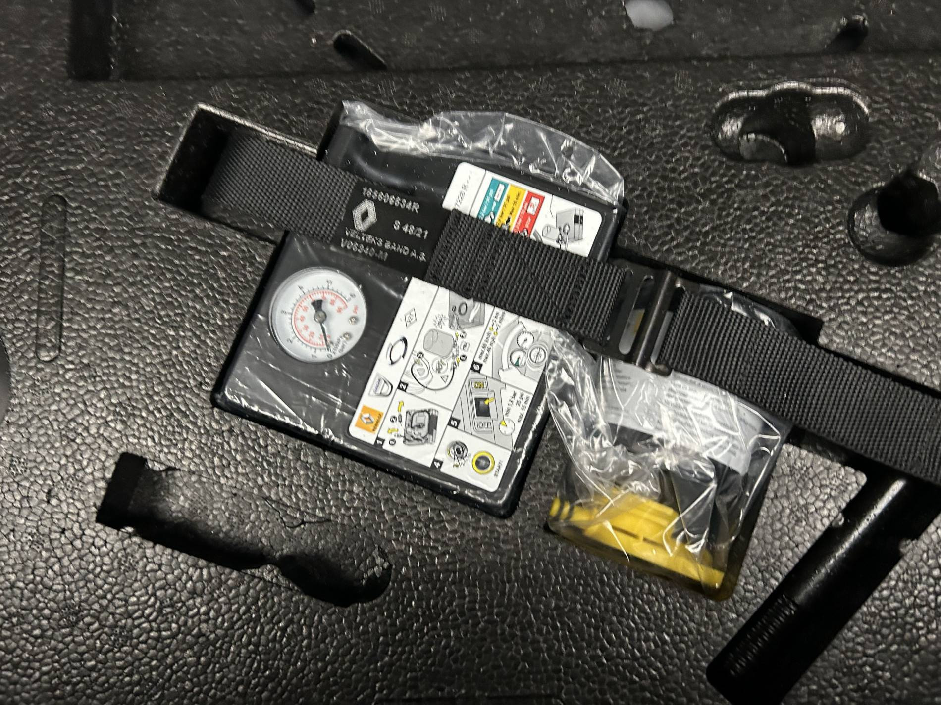 Vente en ligne Renault Clio 5 Clio E-Tech 140 - 21N au prix de 14 370 €