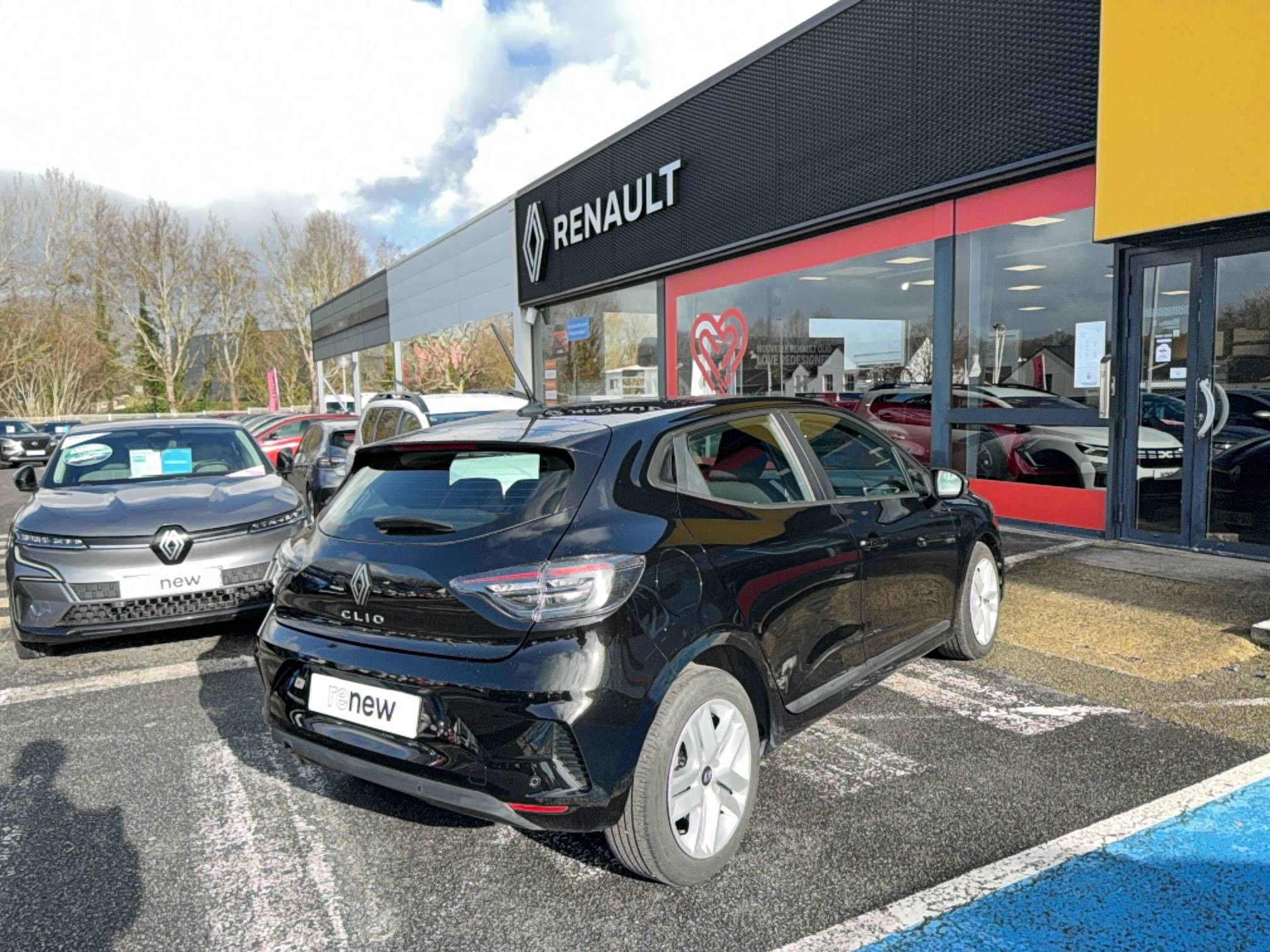 Vente en ligne Renault Clio 5 Clio TCe 90 au prix de 16 490 €