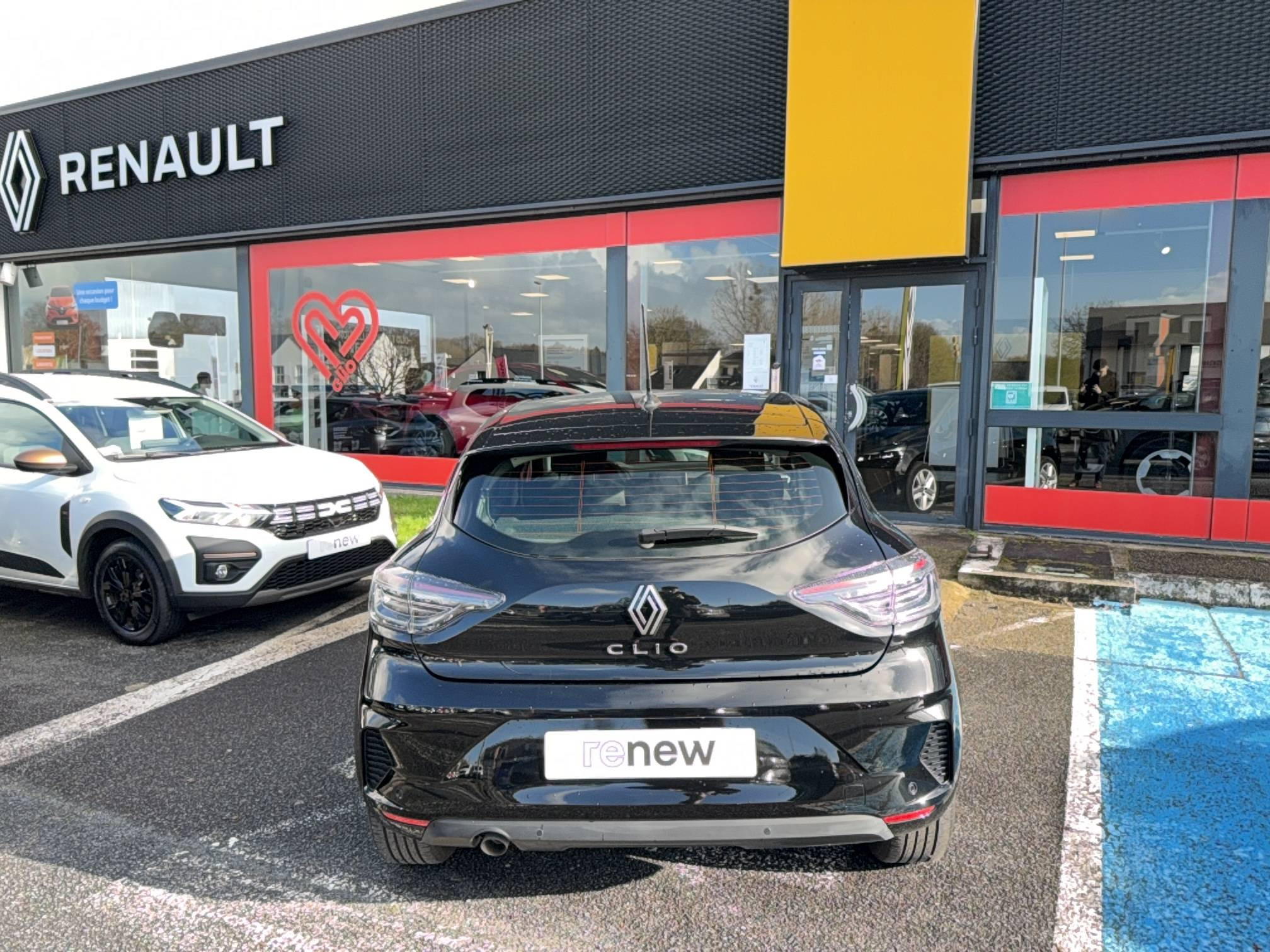 Vente en ligne Renault Clio 5 Clio TCe 90 au prix de 16 490 €