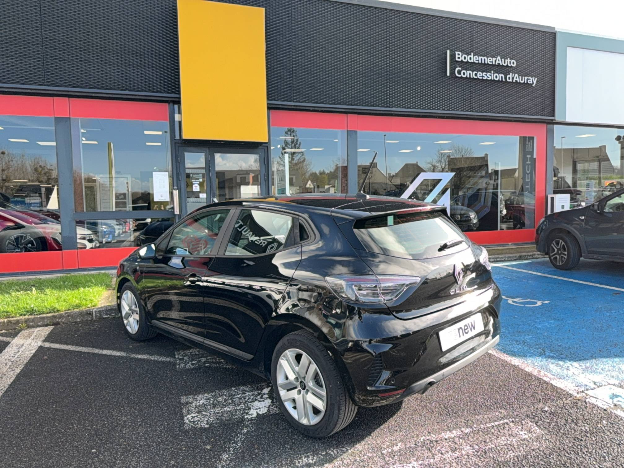 Vente en ligne Renault Clio 5 Clio TCe 90 au prix de 16 490 €