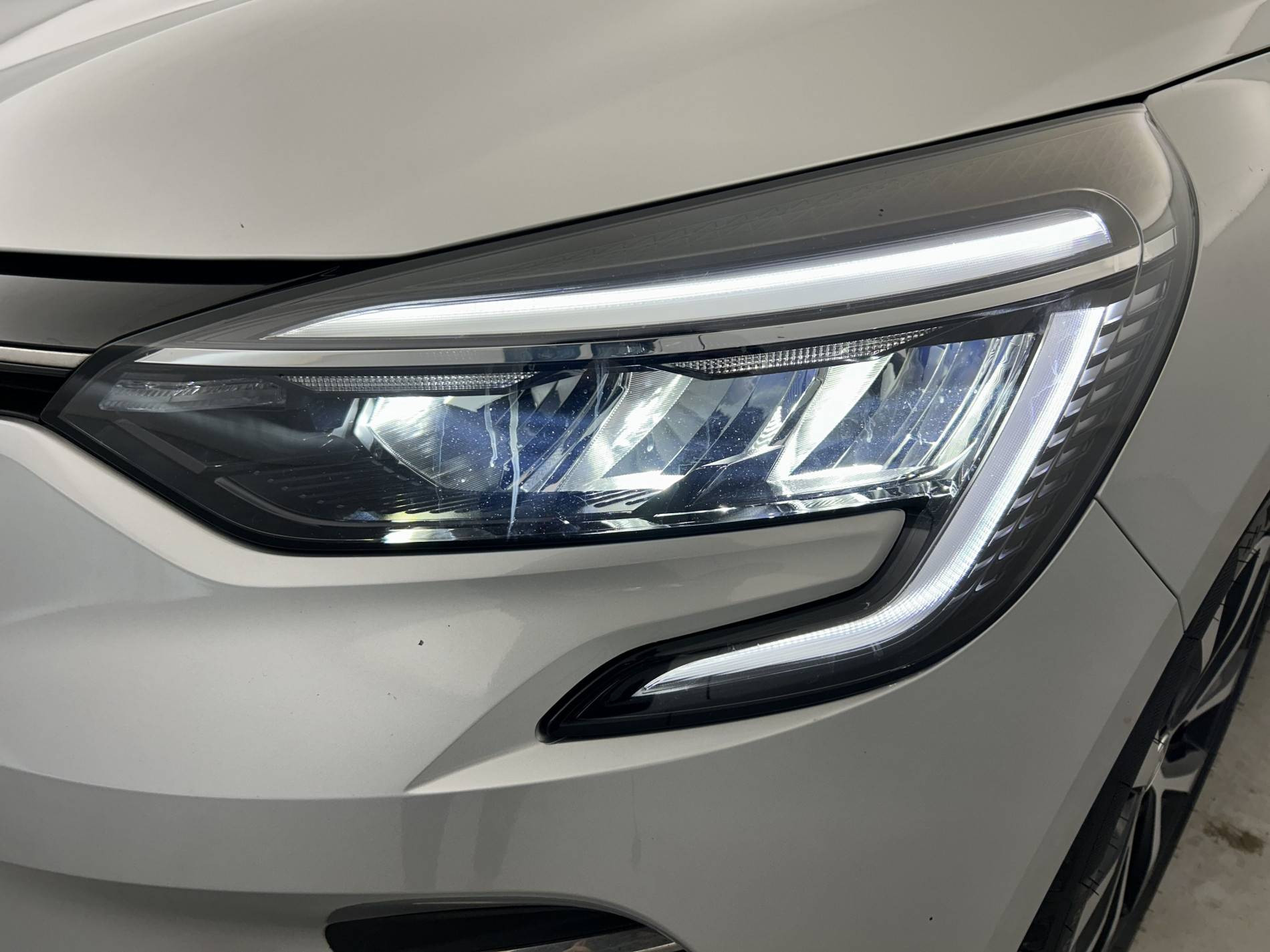 Vente en ligne Renault Clio 5 Clio E-Tech 140 - 21N au prix de 16 970 €