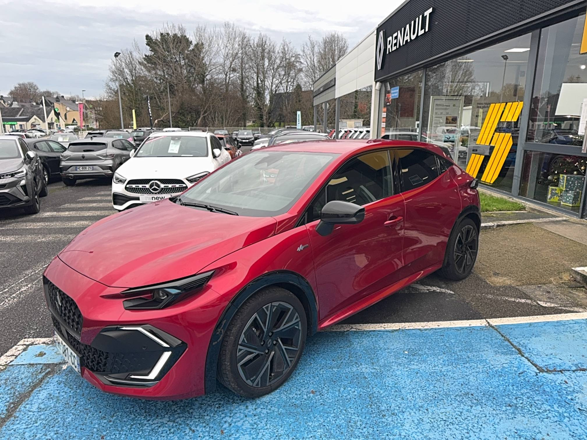 Vente en ligne Renault Clio 6 Clio E-Tech full hybrid 160 ch au prix de 30 800 €