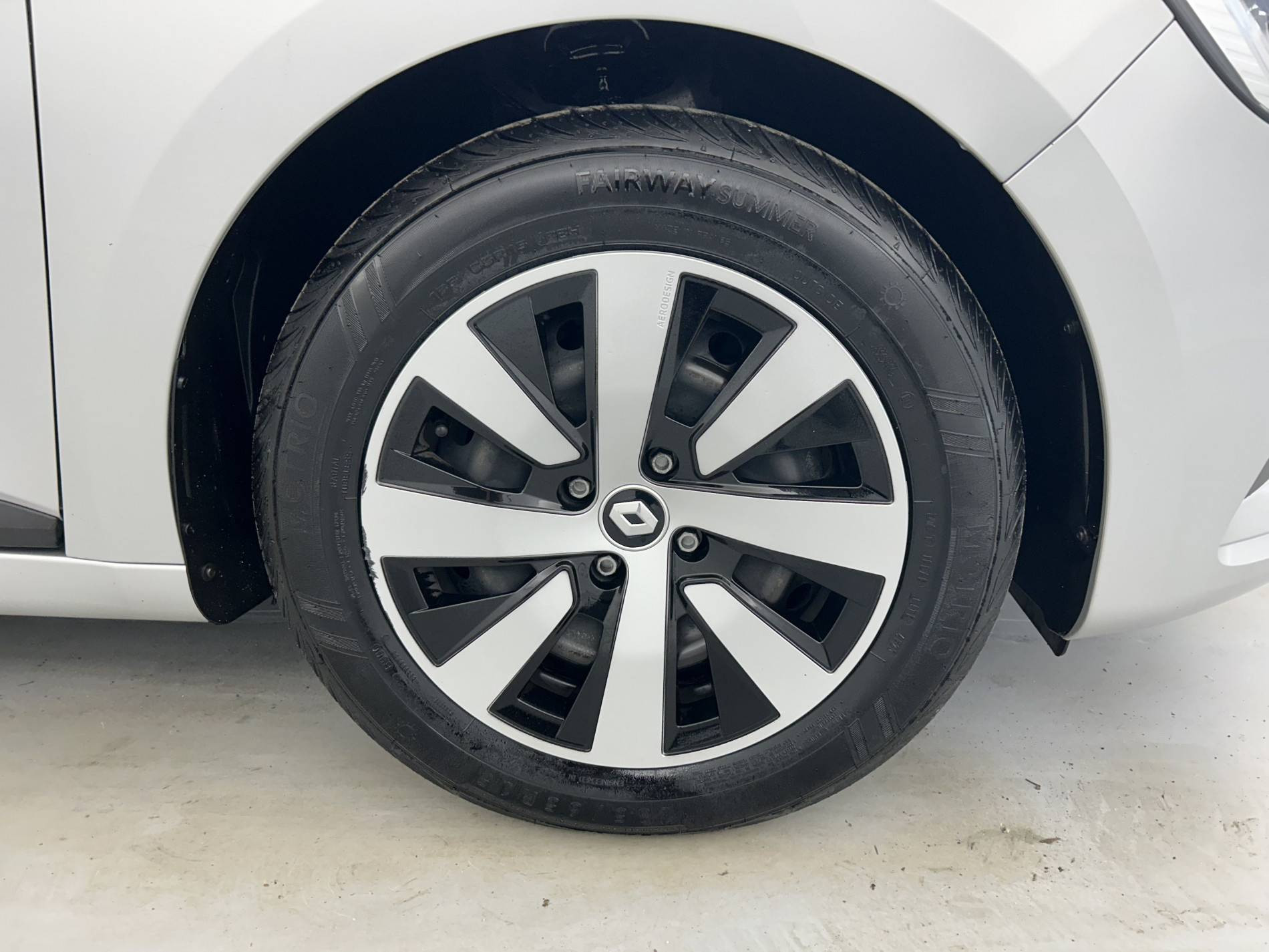 Vente en ligne Renault Clio 5 Clio TCe 90 au prix de 14 390 €