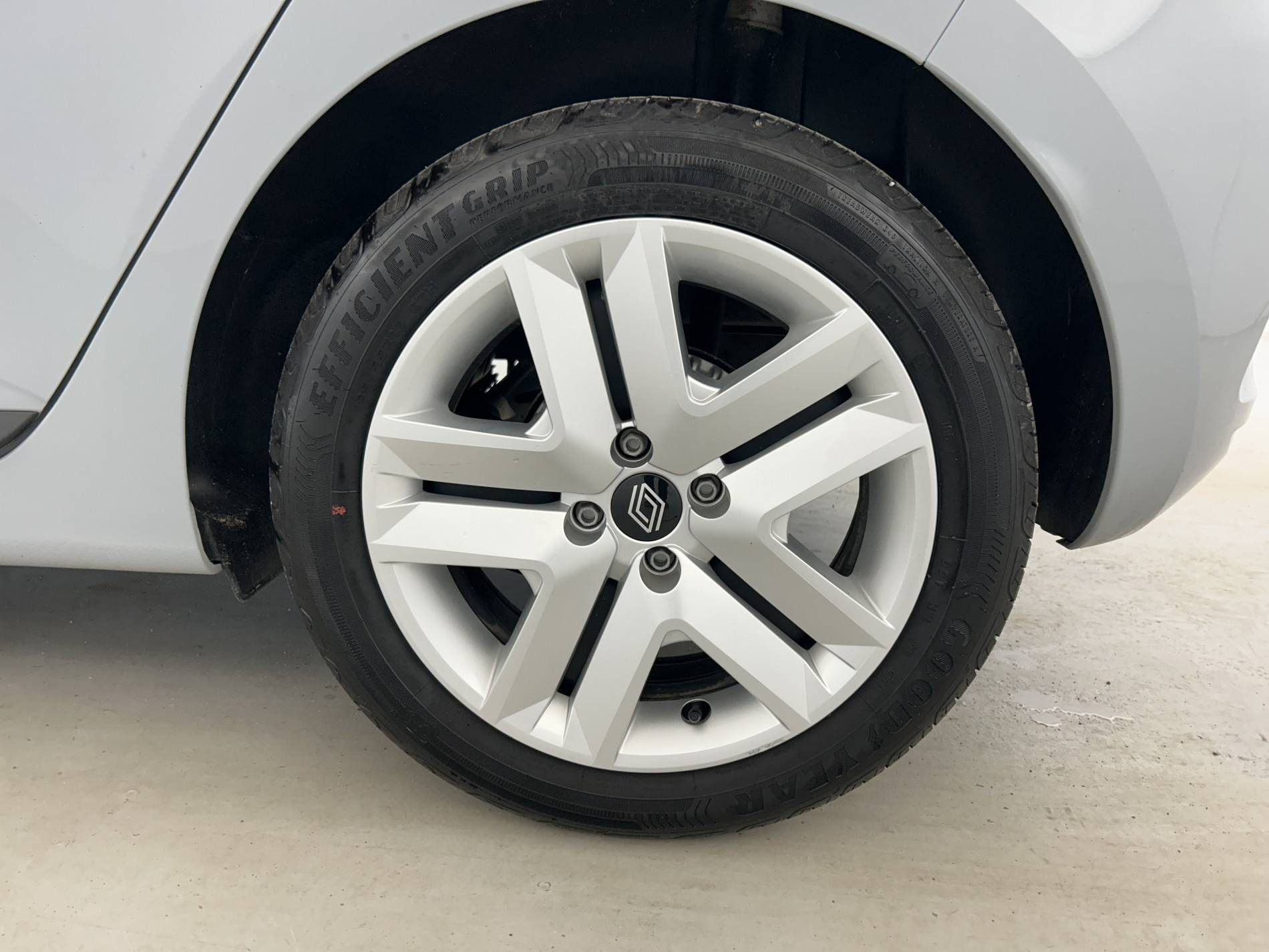 Vente en ligne Renault Clio 5 Clio TCe 90 au prix de 15 990 €