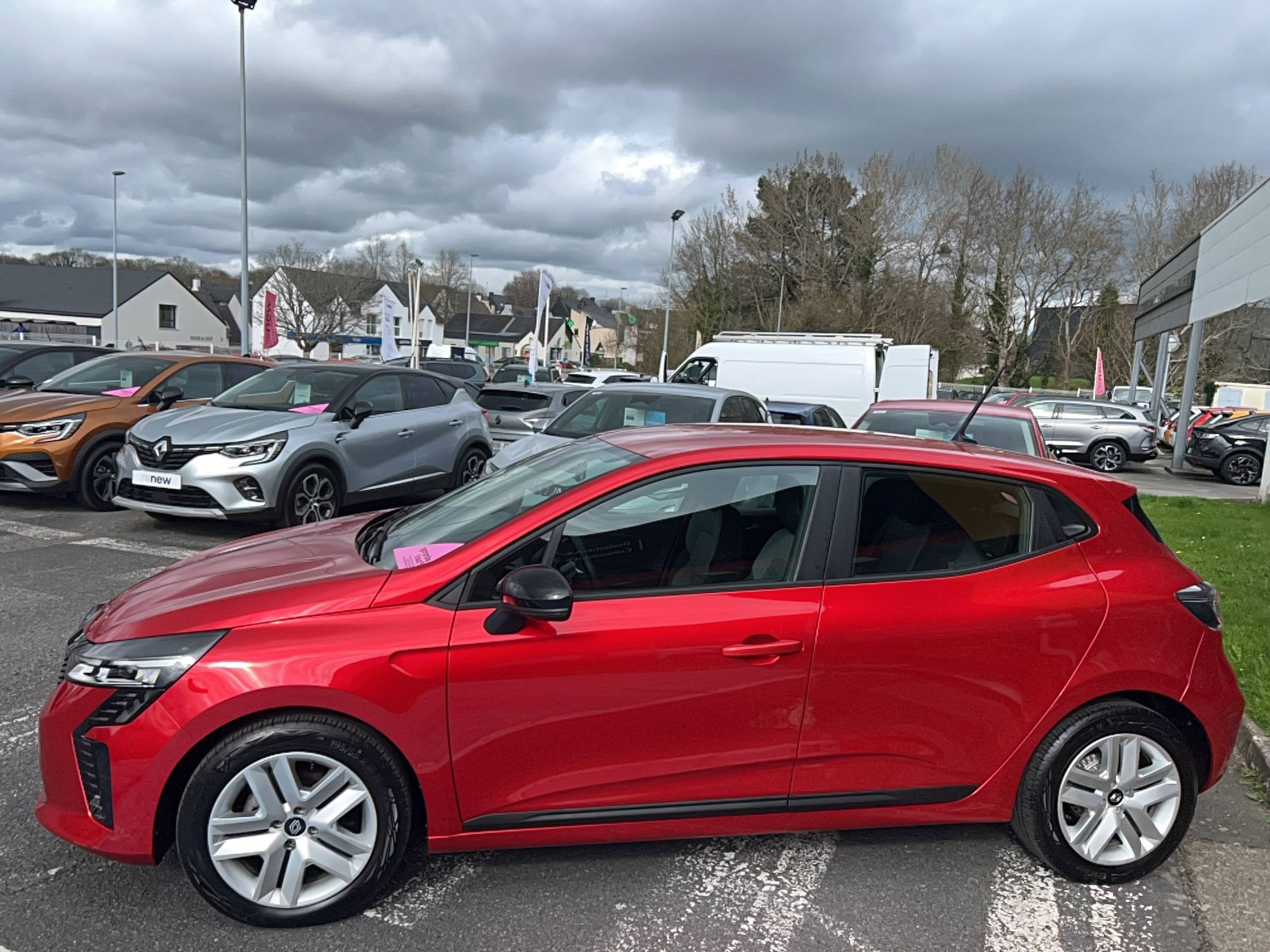 Vente en ligne Renault Clio 5 Clio TCe 90 au prix de 15 990 €