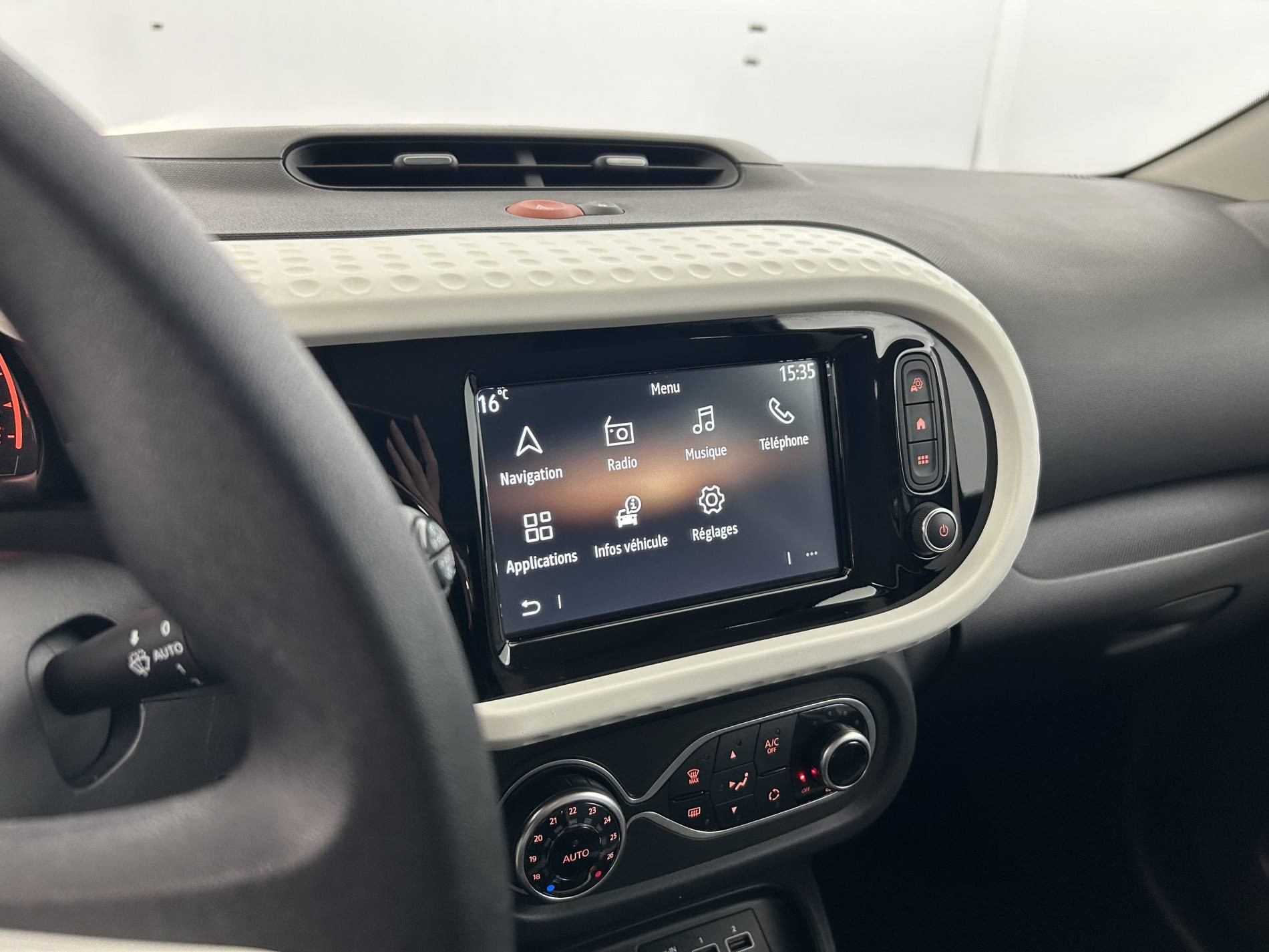 Vente en ligne Renault Twingo 3  SCe 65 au prix de 11 990 €