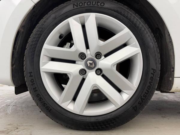 Vente en ligne Renault Clio 5 Clio E-Tech 140 - 21N au prix de 16 490 €