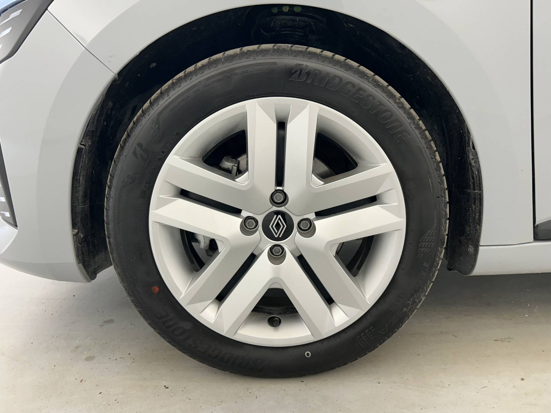 Vente en ligne Renault Clio 5 Clio E-Tech full hybrid 145 au prix de 20 890 €