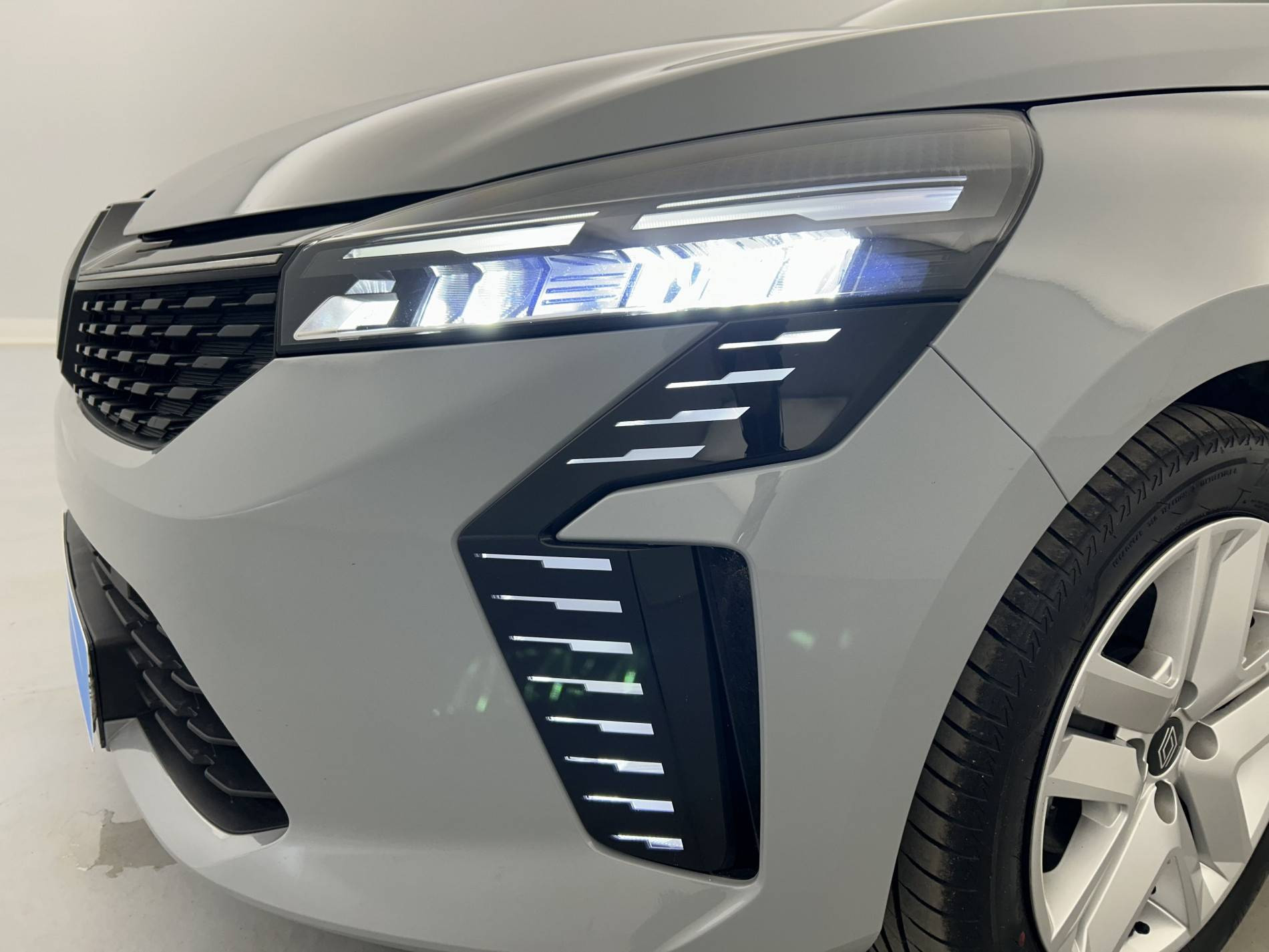 Vente en ligne Renault Clio 5 Clio E-Tech full hybrid 145 au prix de 20 890 €