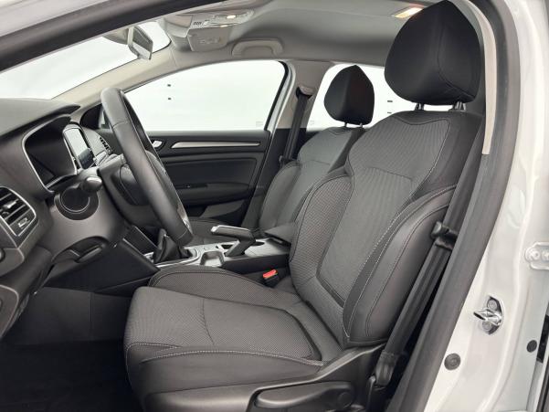 Vente en ligne Renault Megane 4  Blue dCi 115 au prix de 17 990 €