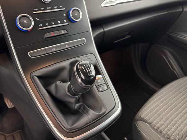 Vente en ligne Renault Grand Scenic 4 Grand Scenic Blue dCi 120 au prix de 18 300 €
