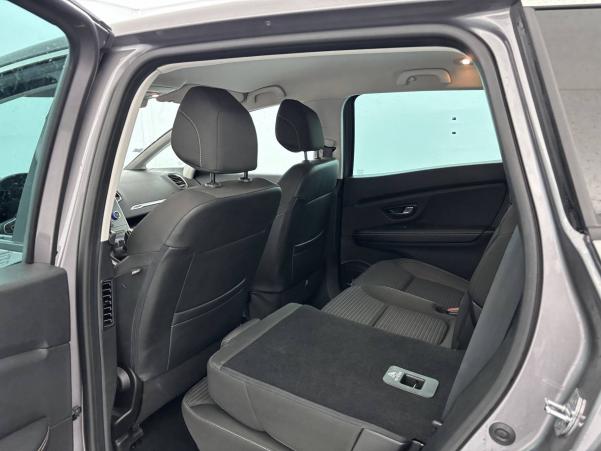 Vente en ligne Renault Grand Scenic 4 Grand Scenic Blue dCi 120 au prix de 18 300 €