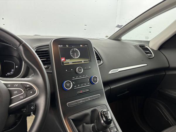 Vente en ligne Renault Grand Scenic 4 Grand Scenic Blue dCi 120 au prix de 18 300 €