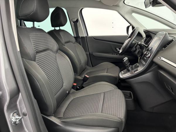Vente en ligne Renault Grand Scenic 4 Grand Scenic Blue dCi 120 au prix de 18 300 €
