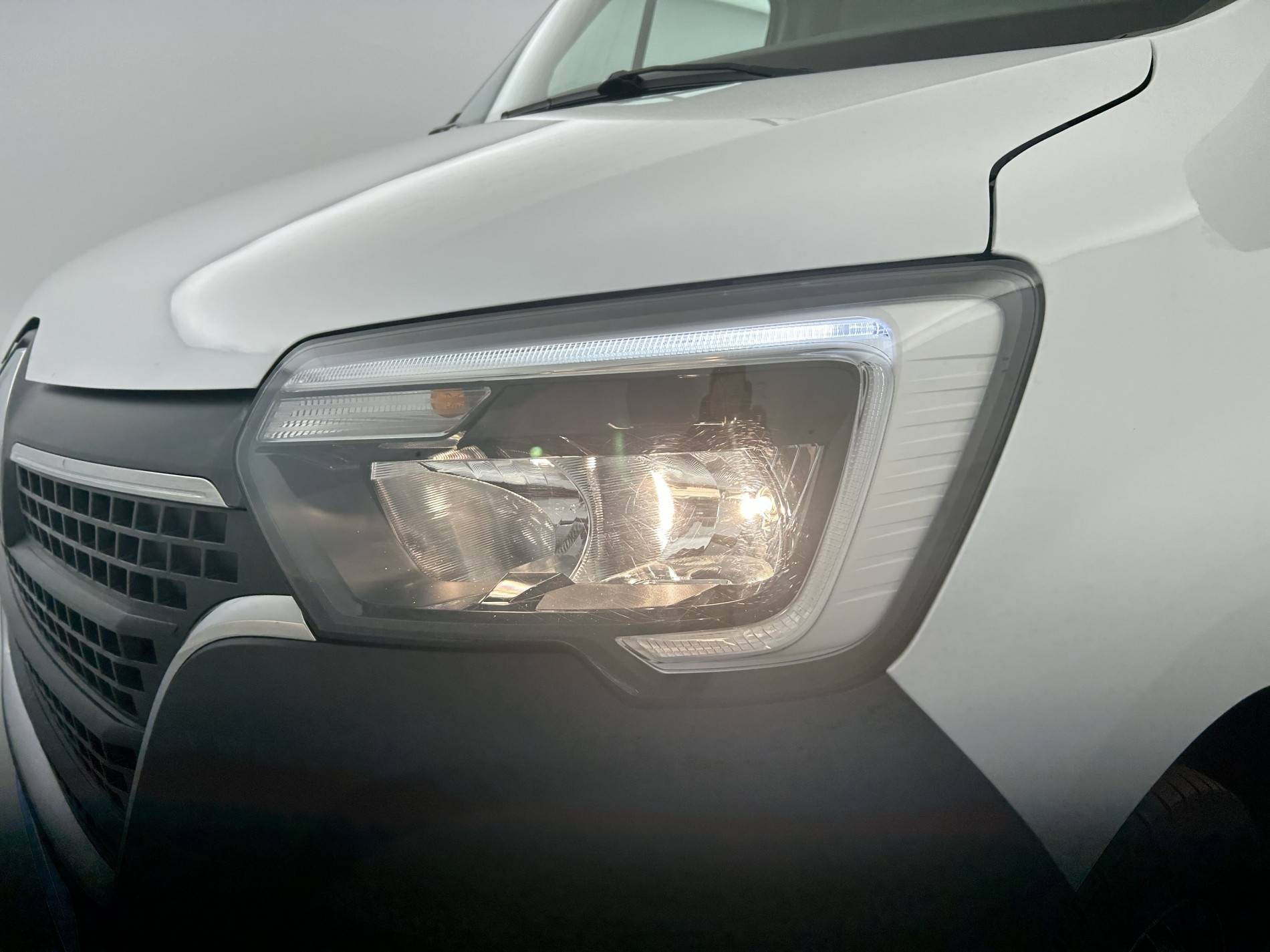 Vente en ligne Renault Master Fourgon MASTER FGN TRAC F3500 L2H2 BLUE DCI 135 au prix de 26 290 €