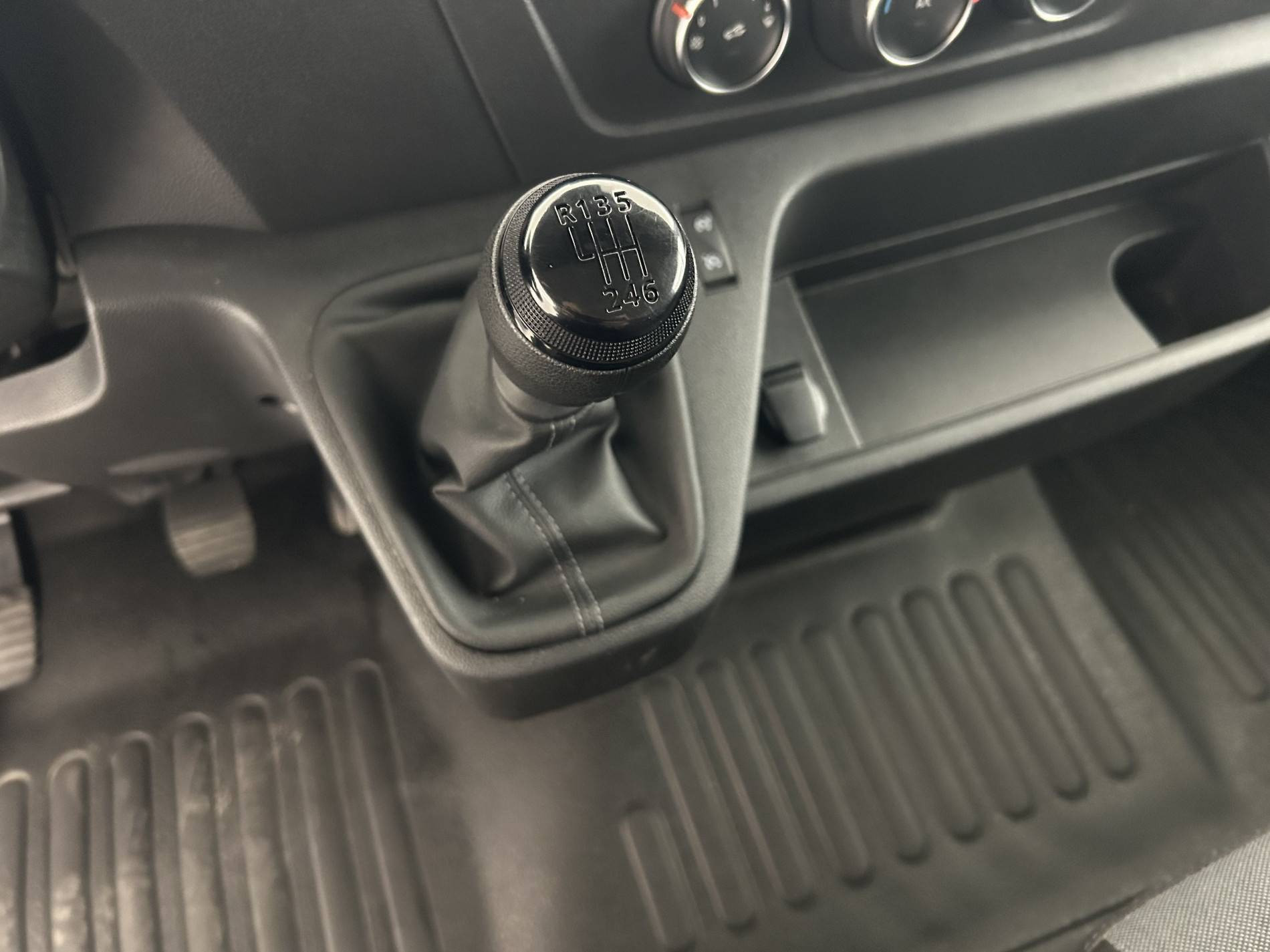 Vente en ligne Renault Master Fourgon MASTER FGN TRAC F3500 L2H2 BLUE DCI 135 au prix de 26 290 €