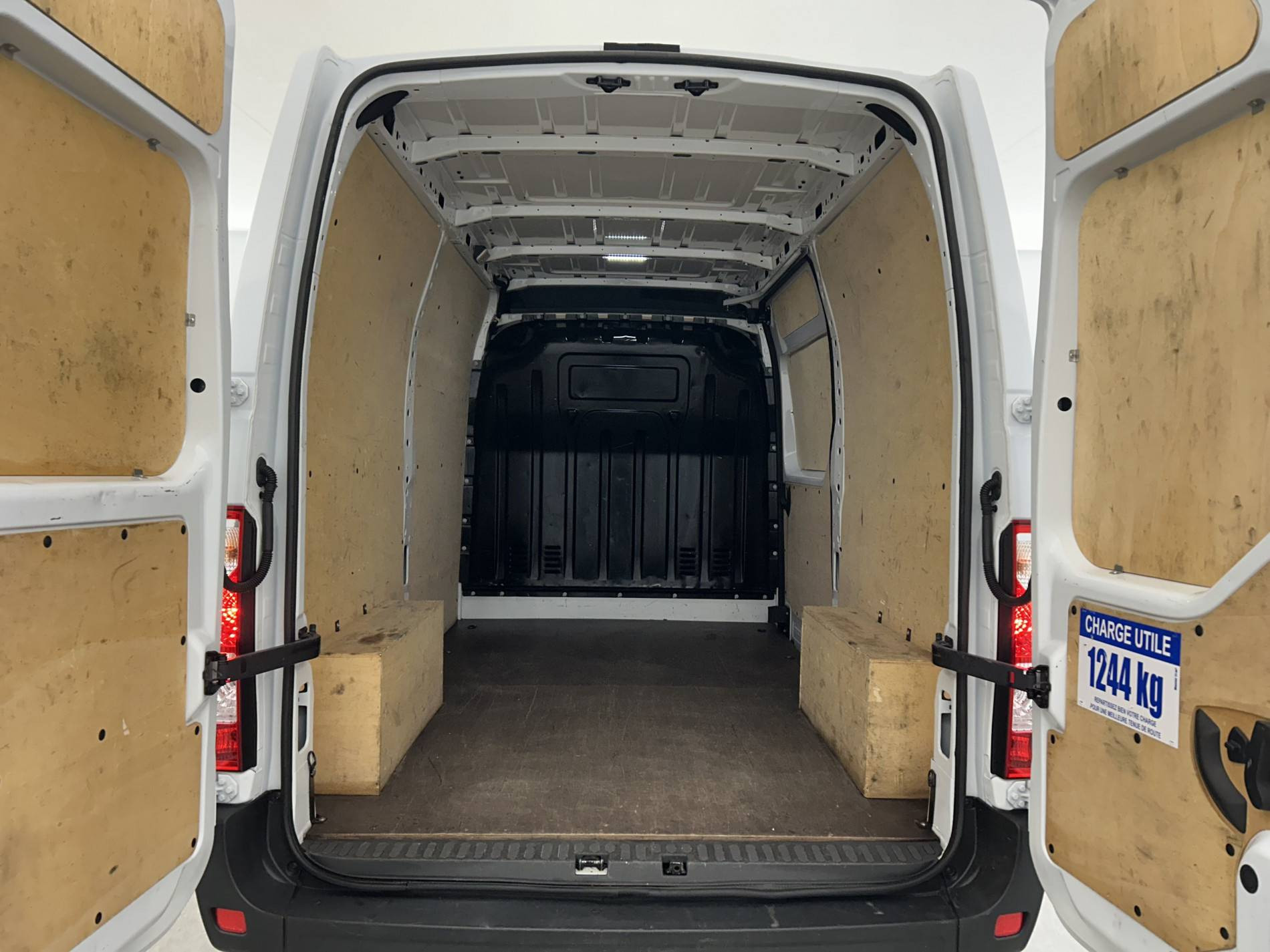 Vente en ligne Renault Master Fourgon MASTER FGN TRAC F3500 L2H2 BLUE DCI 135 au prix de 26 290 €