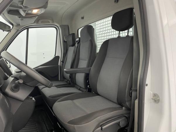 Vente en ligne Renault Master 3 Châssis Cabine MASTER CC PROP RJ3500 PAF AR COURT L2 DCI 130 au prix de 29 990 €