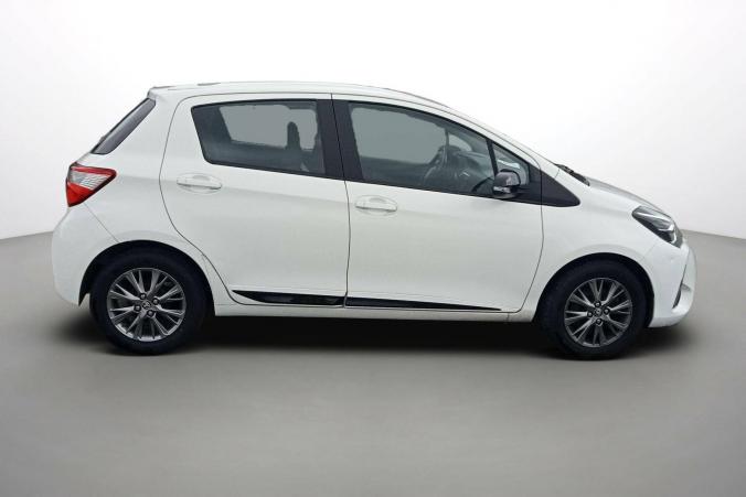Vente en ligne Toyota Yaris Yaris Pro 110 VVT-i CVT au prix de 12 990 €
