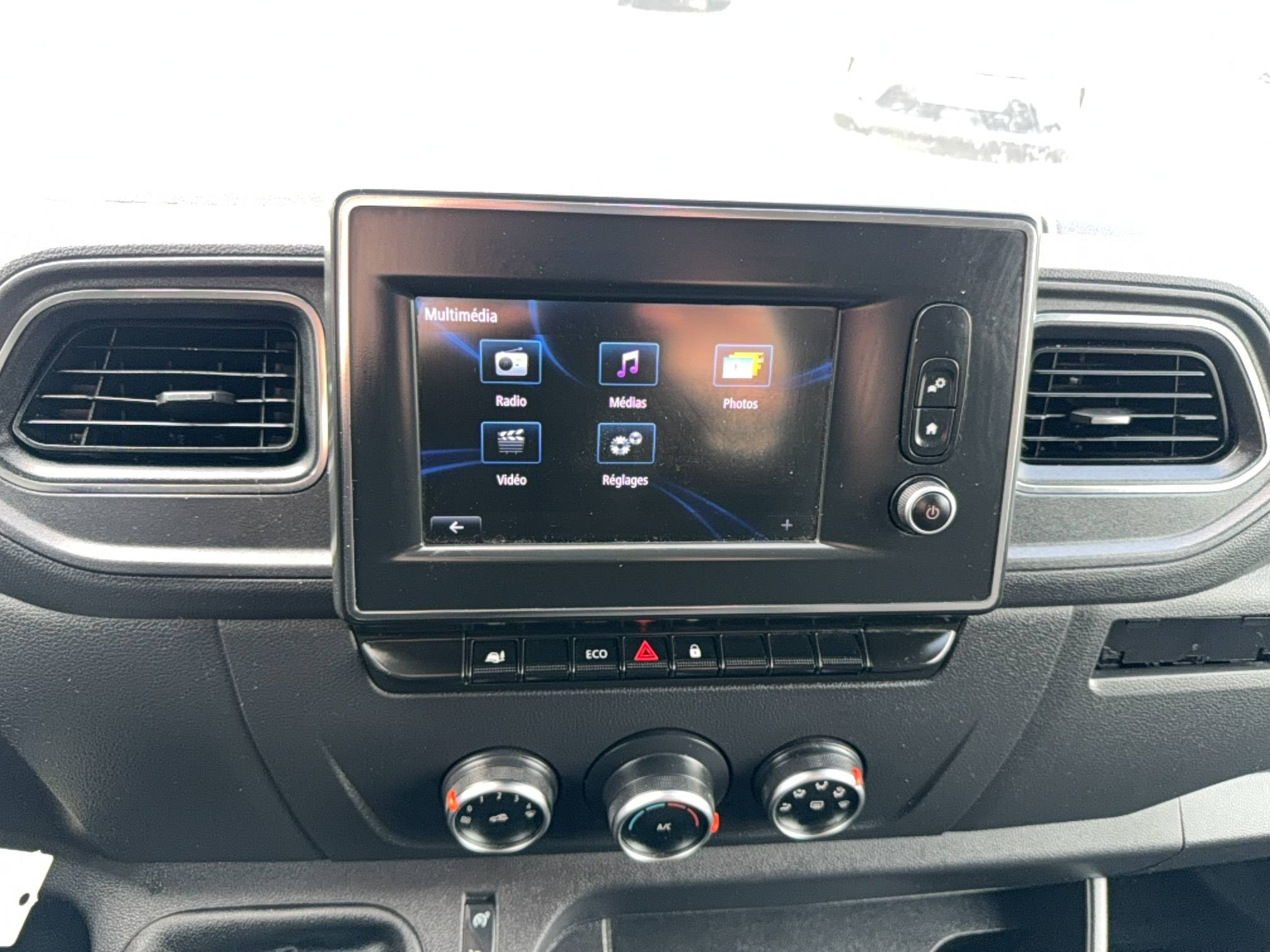 Vente en ligne Renault Master Fourgon MASTER FGN TRAC F3300 L2H2 DCI 135 au prix de 15 990 €