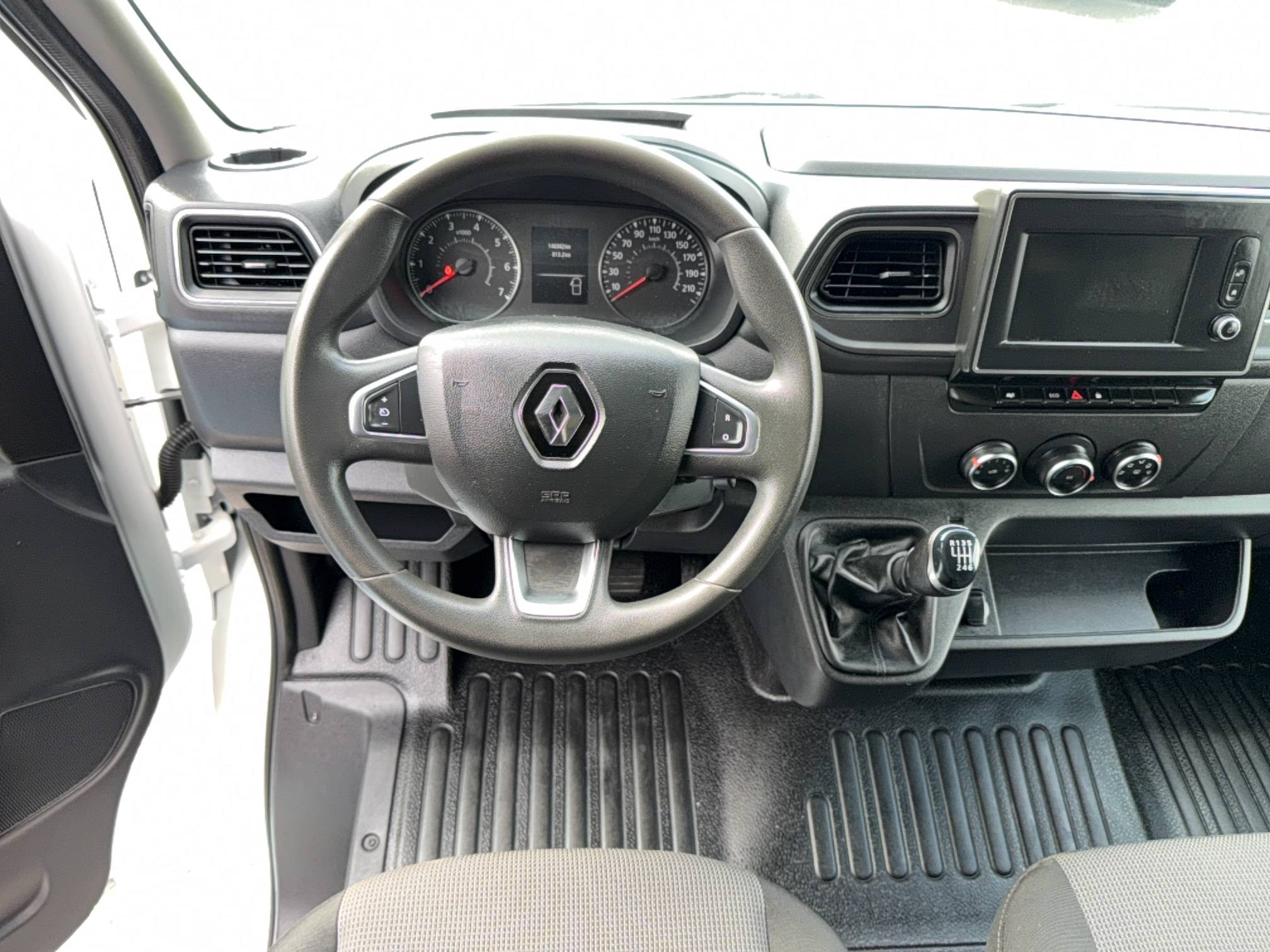 Vente en ligne Renault Master Fourgon MASTER FGN TRAC F3300 L2H2 DCI 135 au prix de 15 990 €