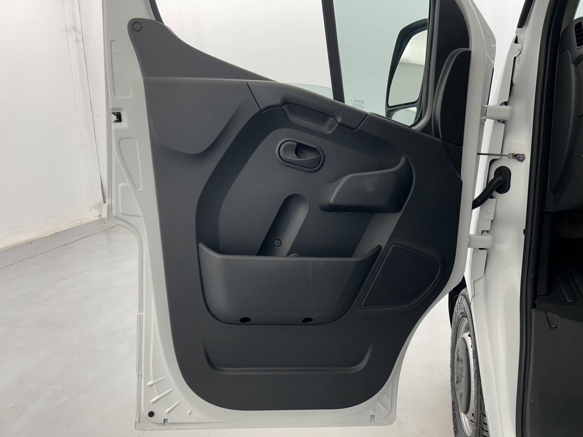 Vente en ligne Renault Master Fourgon MASTER FGN TRAC F3500 L2H2 BLUE DCI 150 au prix de 27 870 €