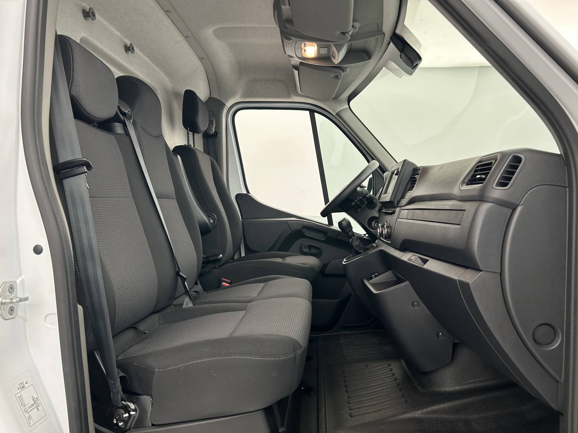 Vente en ligne Renault Master Fourgon MASTER FGN TRAC F3500 L2H2 BLUE DCI 150 au prix de 27 870 €