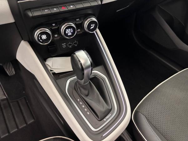 Vente en ligne Renault Clio 5 Clio E-Tech 140 au prix de 17 390 €