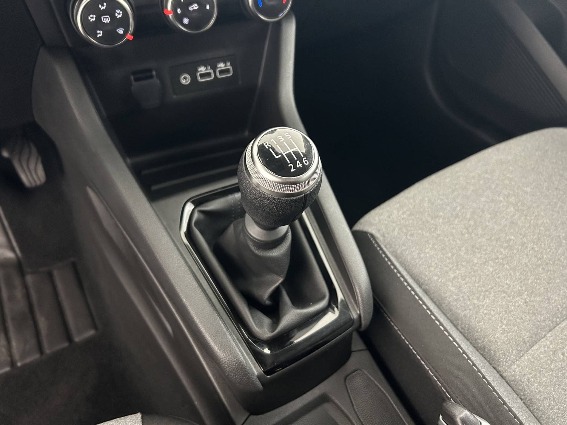 Vente en ligne Renault Clio 5 Clio TCe 90 au prix de 15 990 €