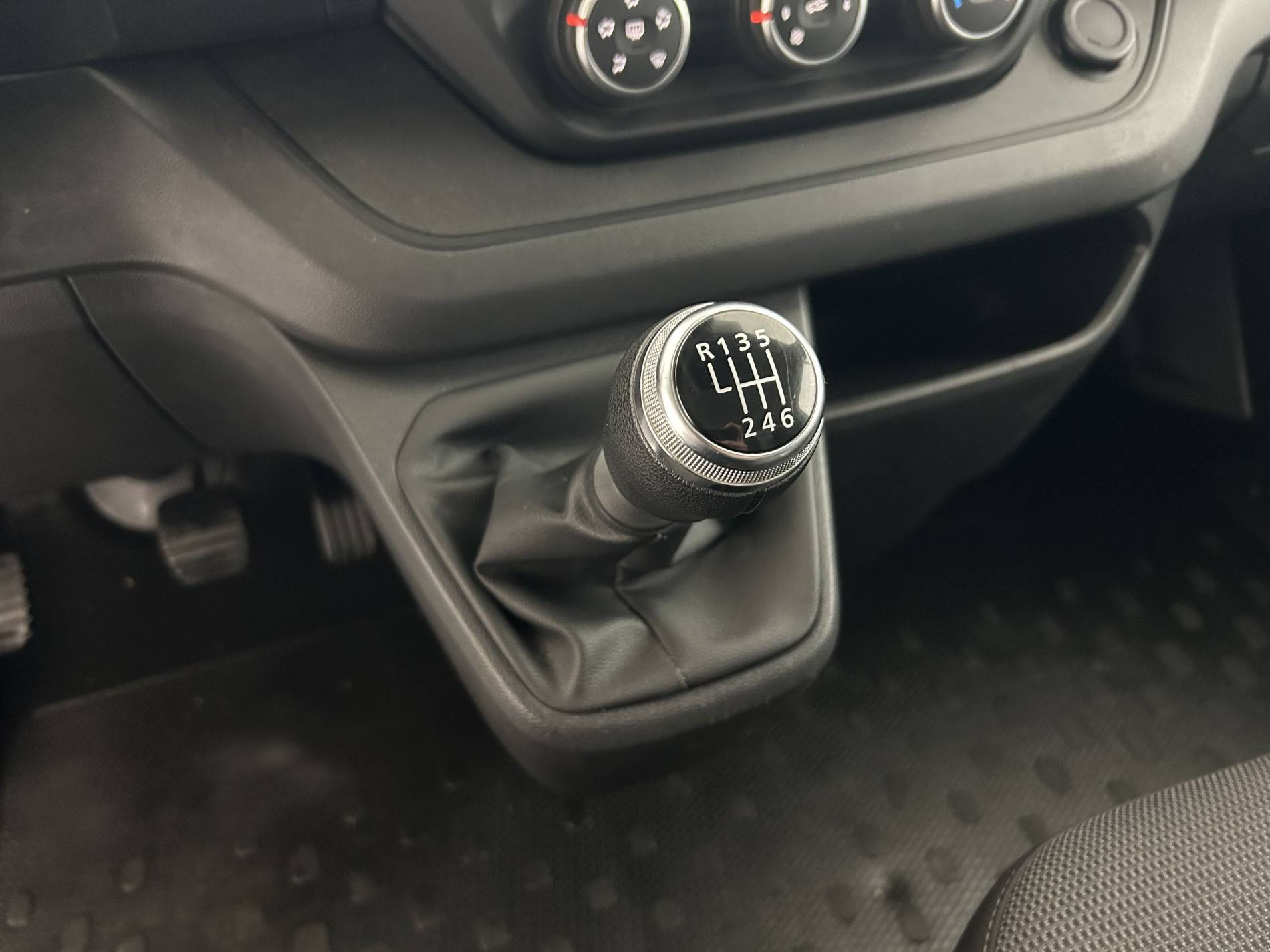 Vente en ligne Renault Trafic 3 Fourgon TRAFIC FGN L1H1 3000 KG BLUE DCI 130 au prix de 24 770 €