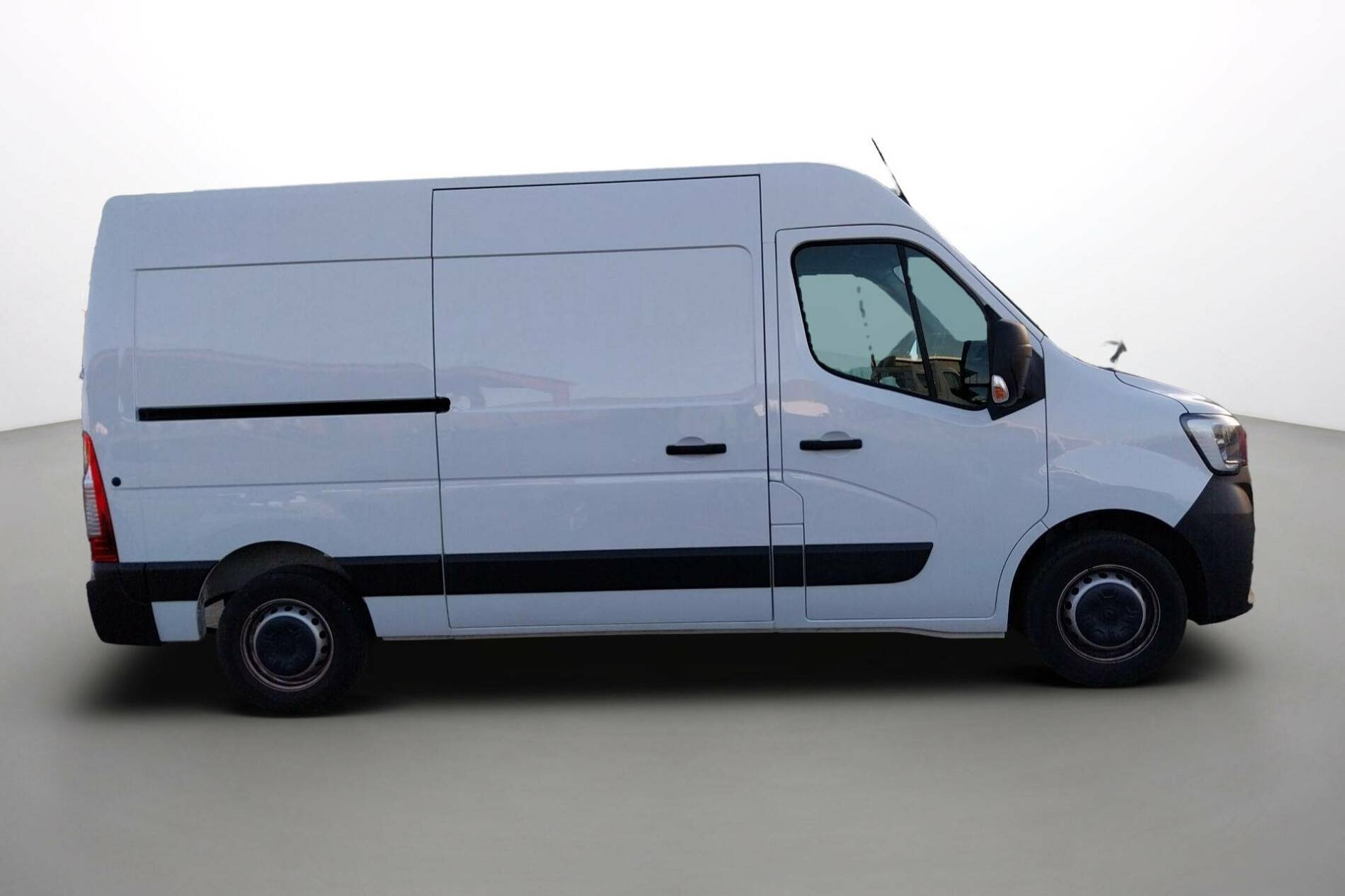 Vente en ligne Renault Master Fourgon MASTER FGN TRAC F3500 L2H2 BLUE DCI 135 au prix de 26 290 €