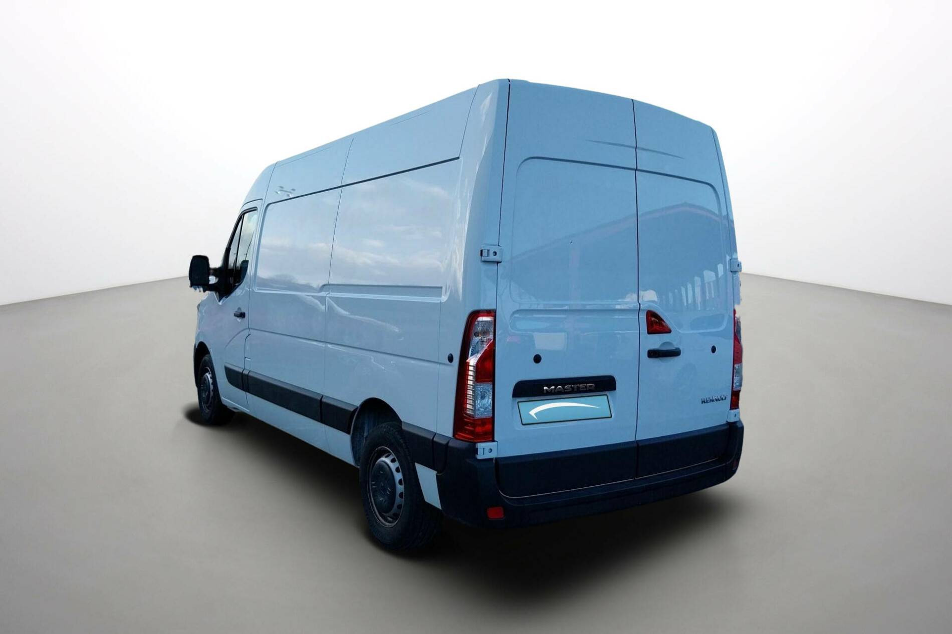 Vente en ligne Renault Master Fourgon MASTER FGN TRAC F3500 L2H2 BLUE DCI 135 au prix de 26 290 €