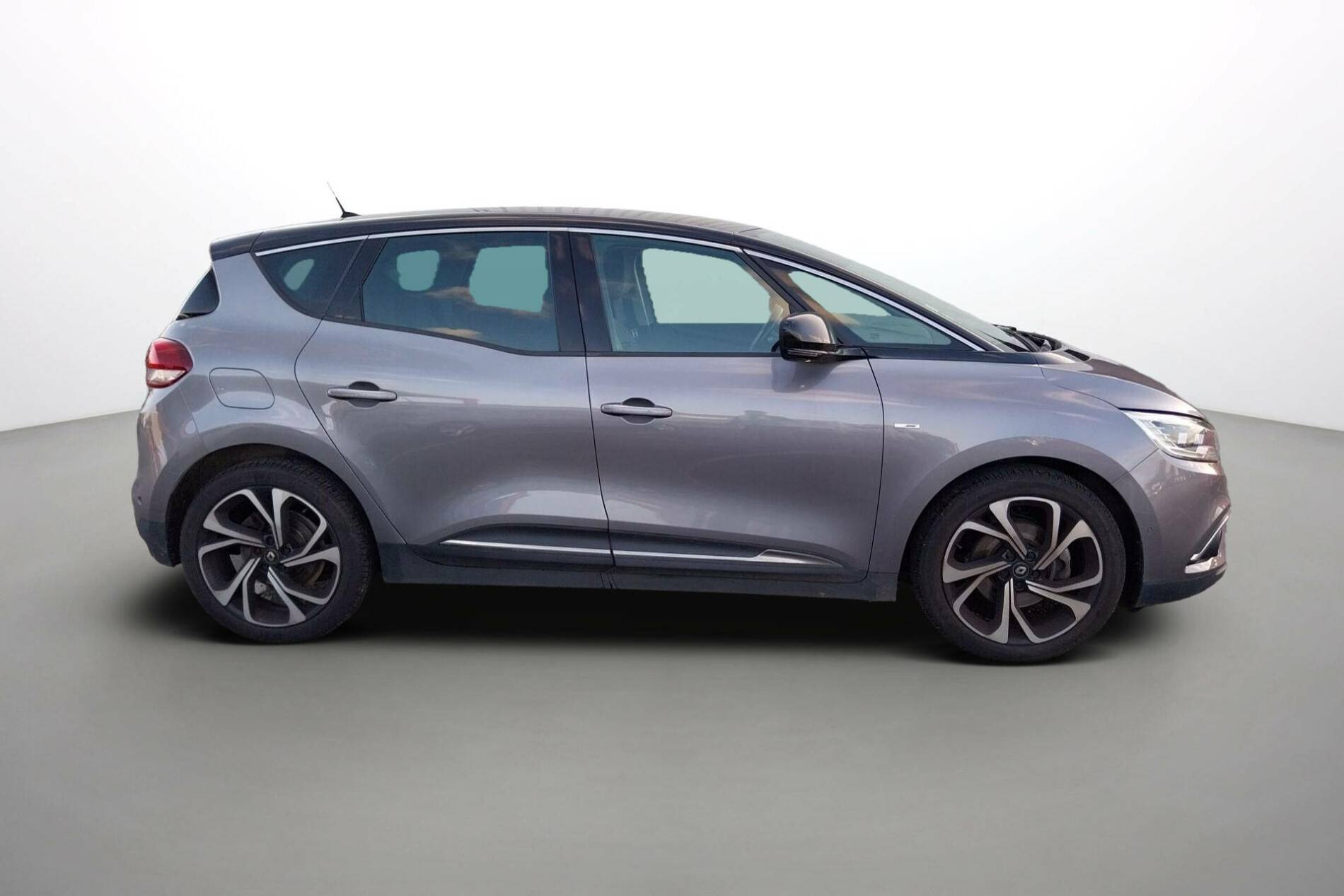 Vente en ligne Renault Scenic 4 Scenic TCe 140 FAP EDC au prix de 15 970 €