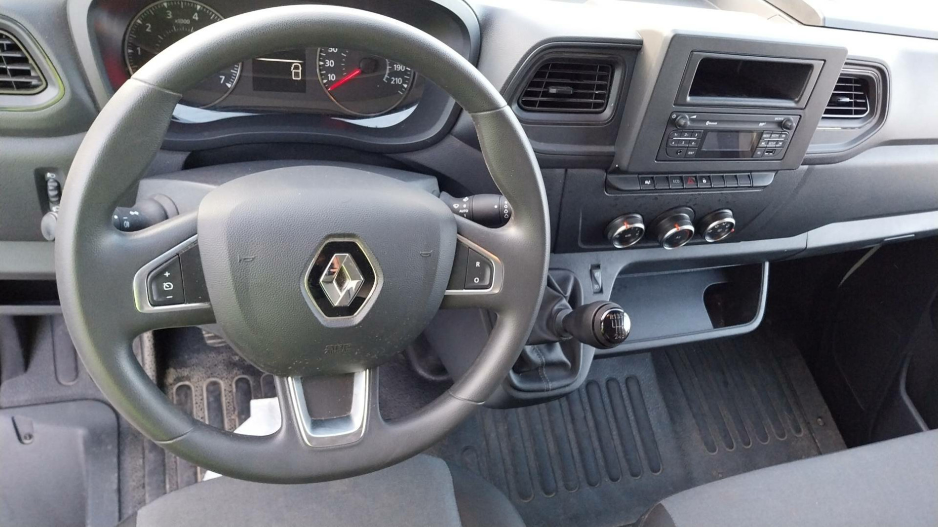 Vente en ligne Renault Master Fourgon MASTER FGN TRAC F3500 L2H2 BLUE DCI 135 au prix de 26 290 €