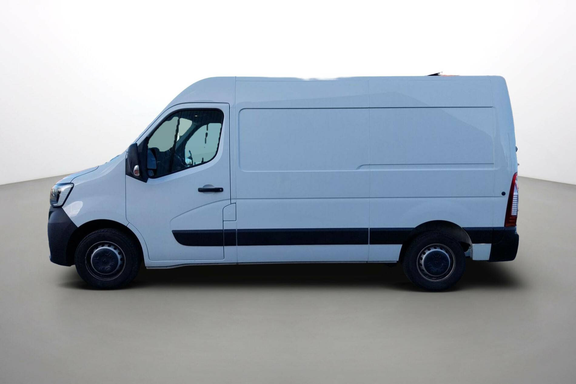 Vente en ligne Renault Master Fourgon MASTER FGN TRAC F3500 L2H2 BLUE DCI 135 au prix de 26 290 €