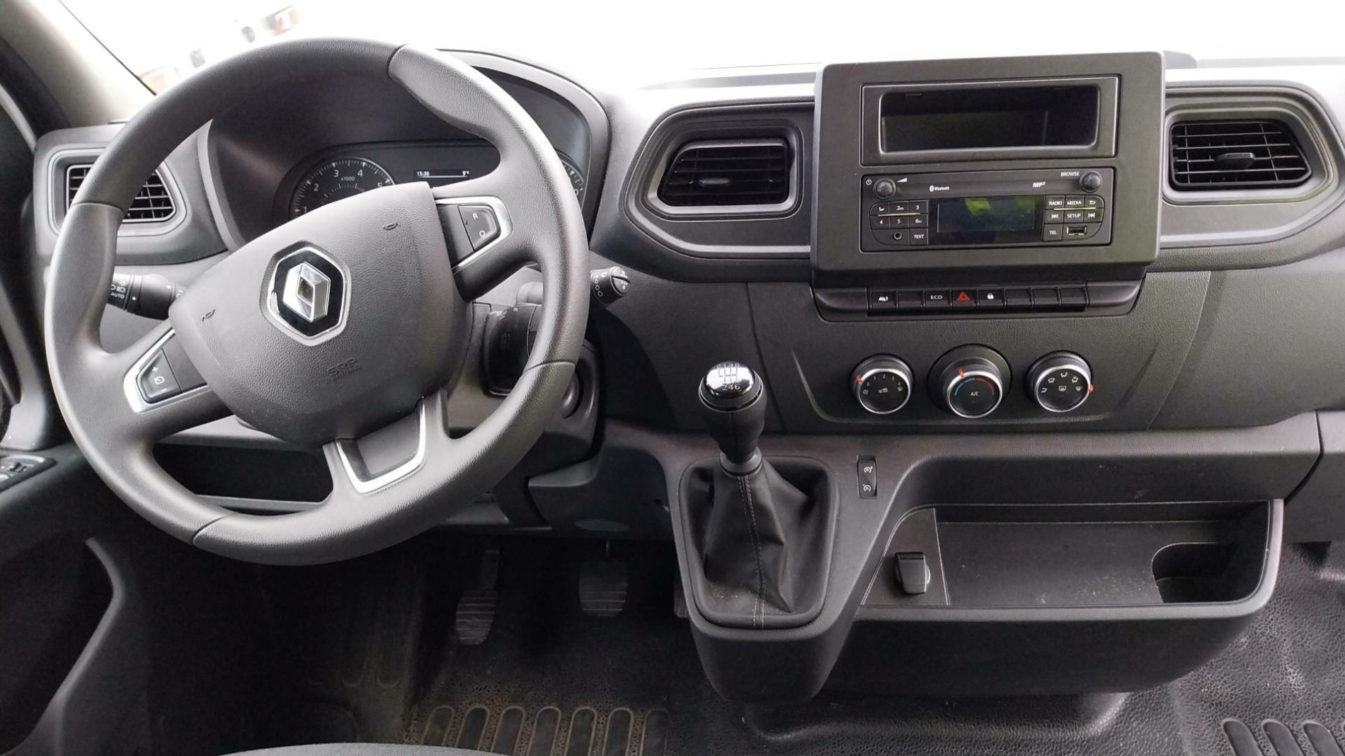 Vente en ligne Renault Master Fourgon MASTER FGN TRAC F3500 L2H2 BLUE DCI 135 au prix de 25 790 €