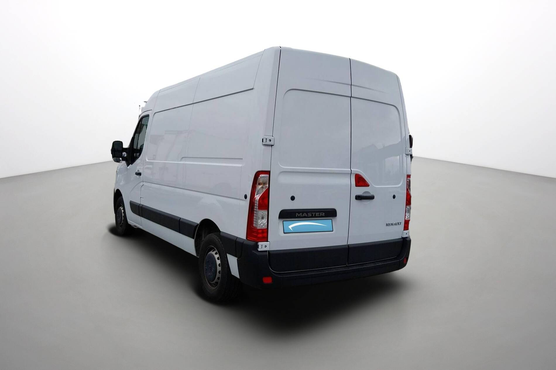 Vente en ligne Renault Master Fourgon MASTER FGN TRAC F3500 L2H2 BLUE DCI 135 au prix de 25 790 €