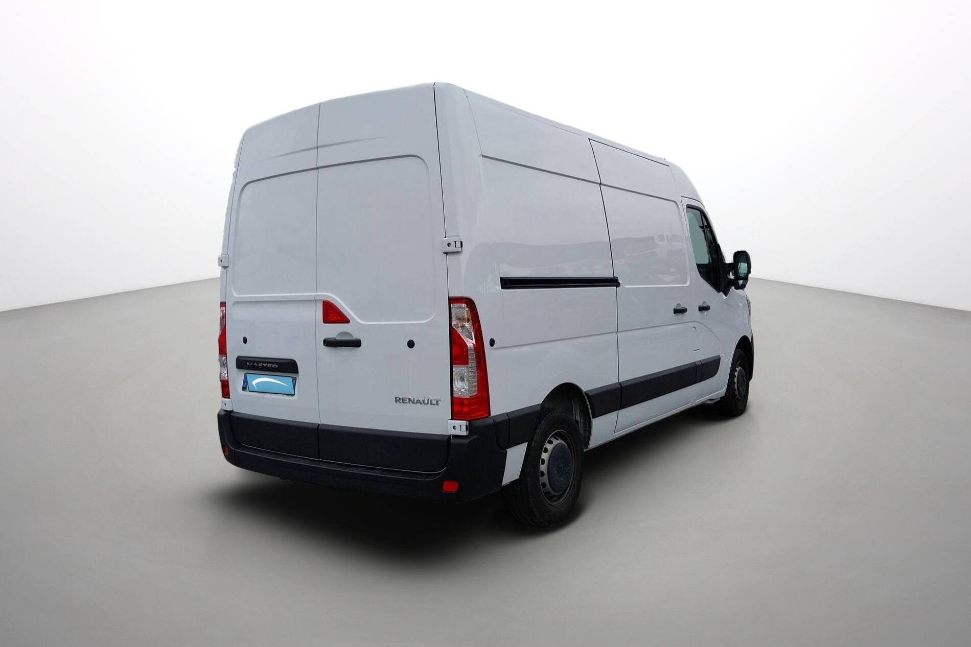 Vente en ligne Renault Master Fourgon MASTER FGN TRAC F3500 L2H2 BLUE DCI 135 au prix de 25 790 €
