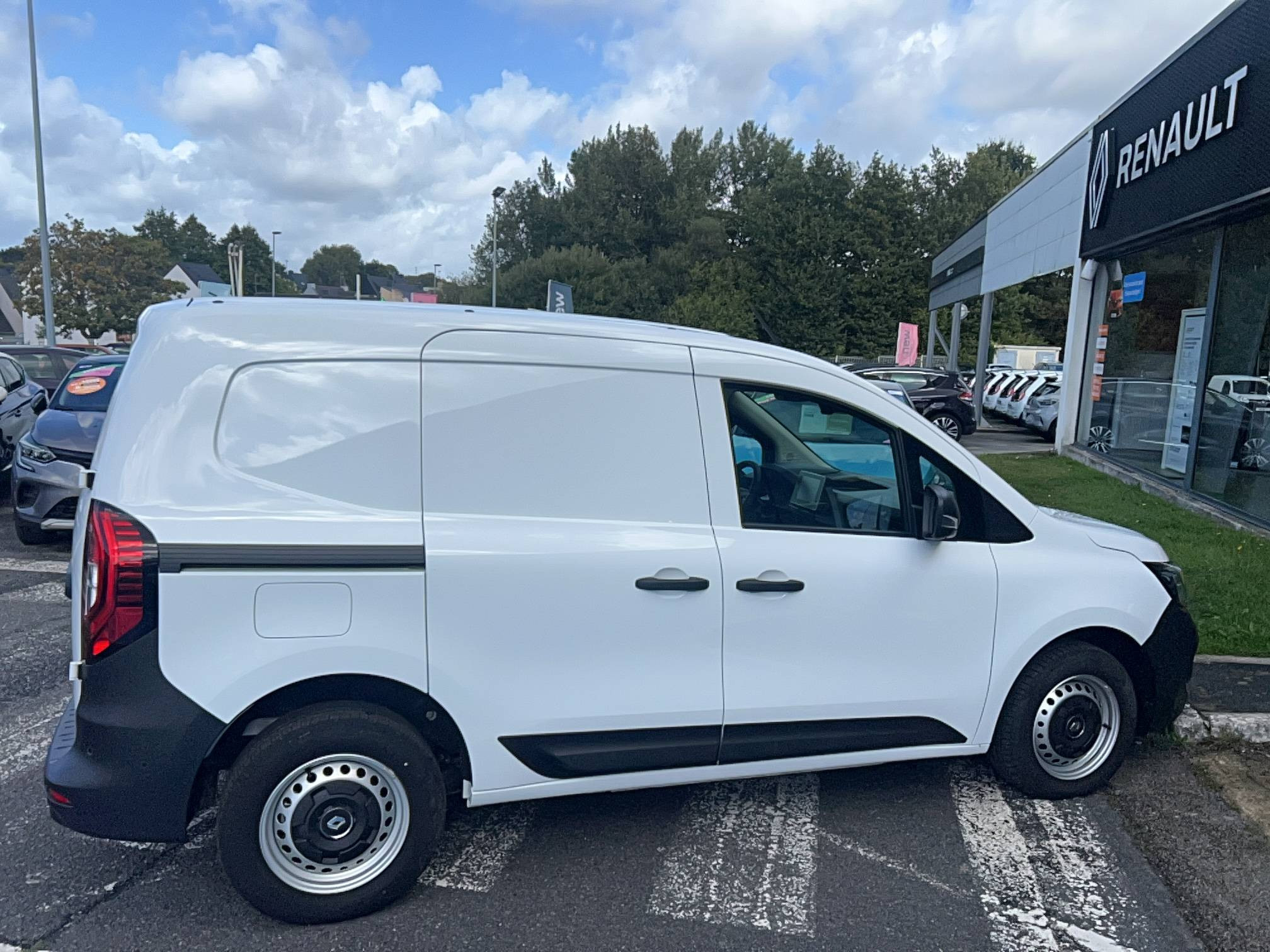 Vente en ligne Renault Kangoo Van  BLUE DCI 95 au prix de 19 490 €
