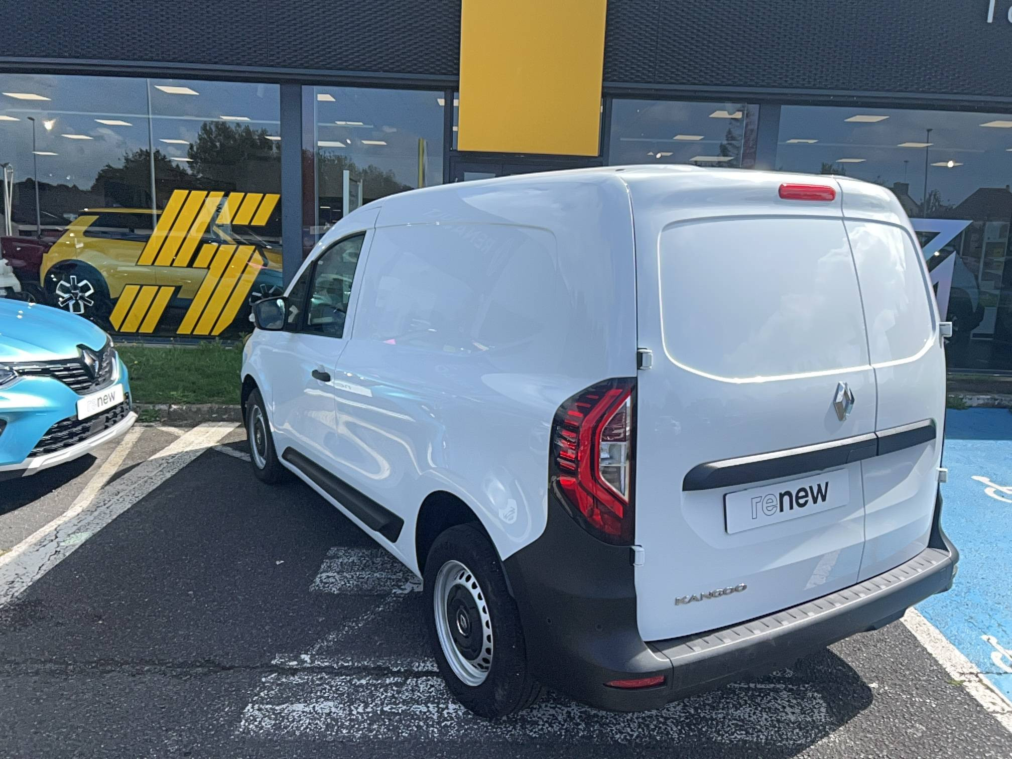 Vente en ligne Renault Kangoo Van  BLUE DCI 95 au prix de 19 490 €
