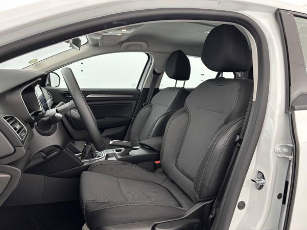 Vente en ligne Renault Megane 4  Blue dCi 115 au prix de 18 990 €
