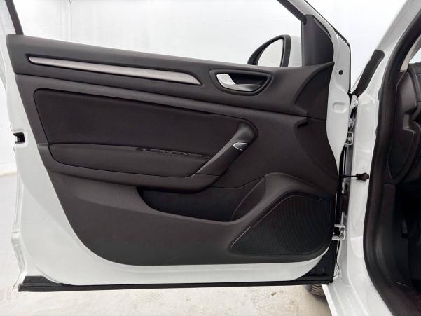 Vente en ligne Renault Megane 4  Blue dCi 115 au prix de 18 990 €